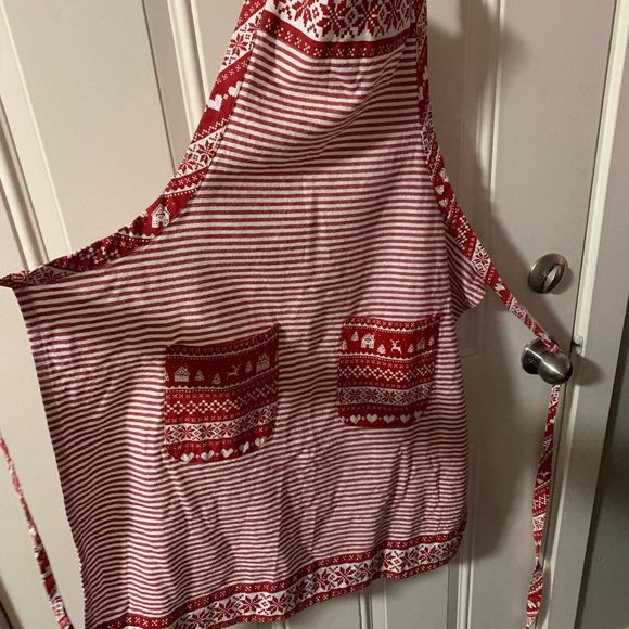 Festive Red and White Striped Apron - Picture 4 of 6